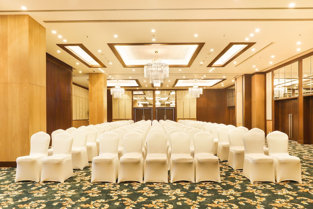 Lemon Tree Hotel Aligarh 22/25