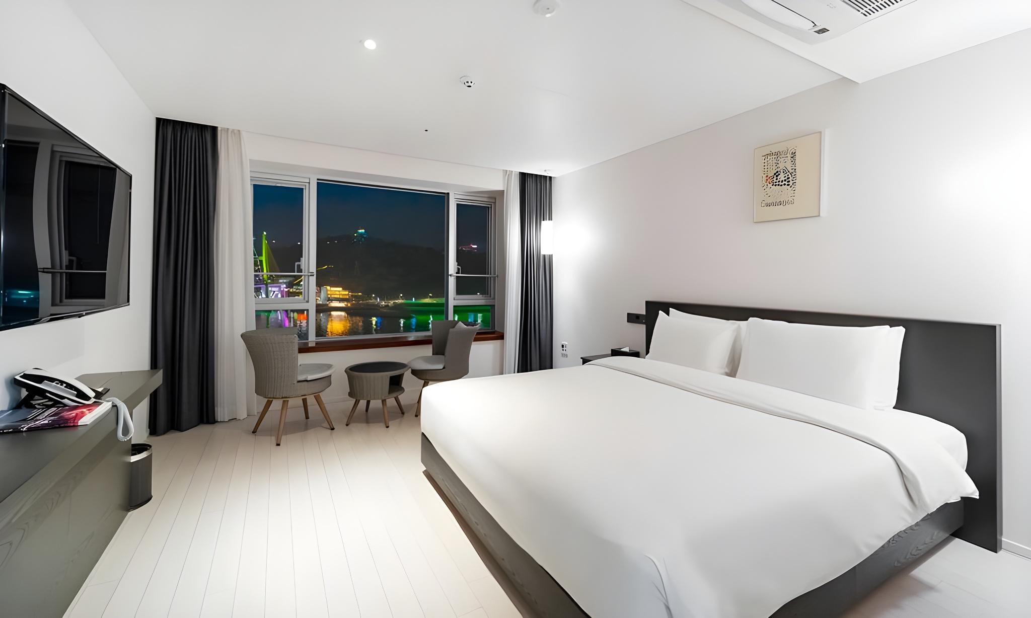 Haven, Double Bed, Ocean View, with Pool