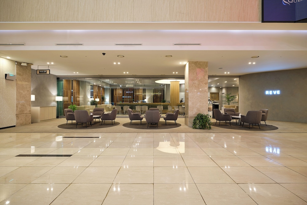 Queen Vell Hotel Wedding 14/63
