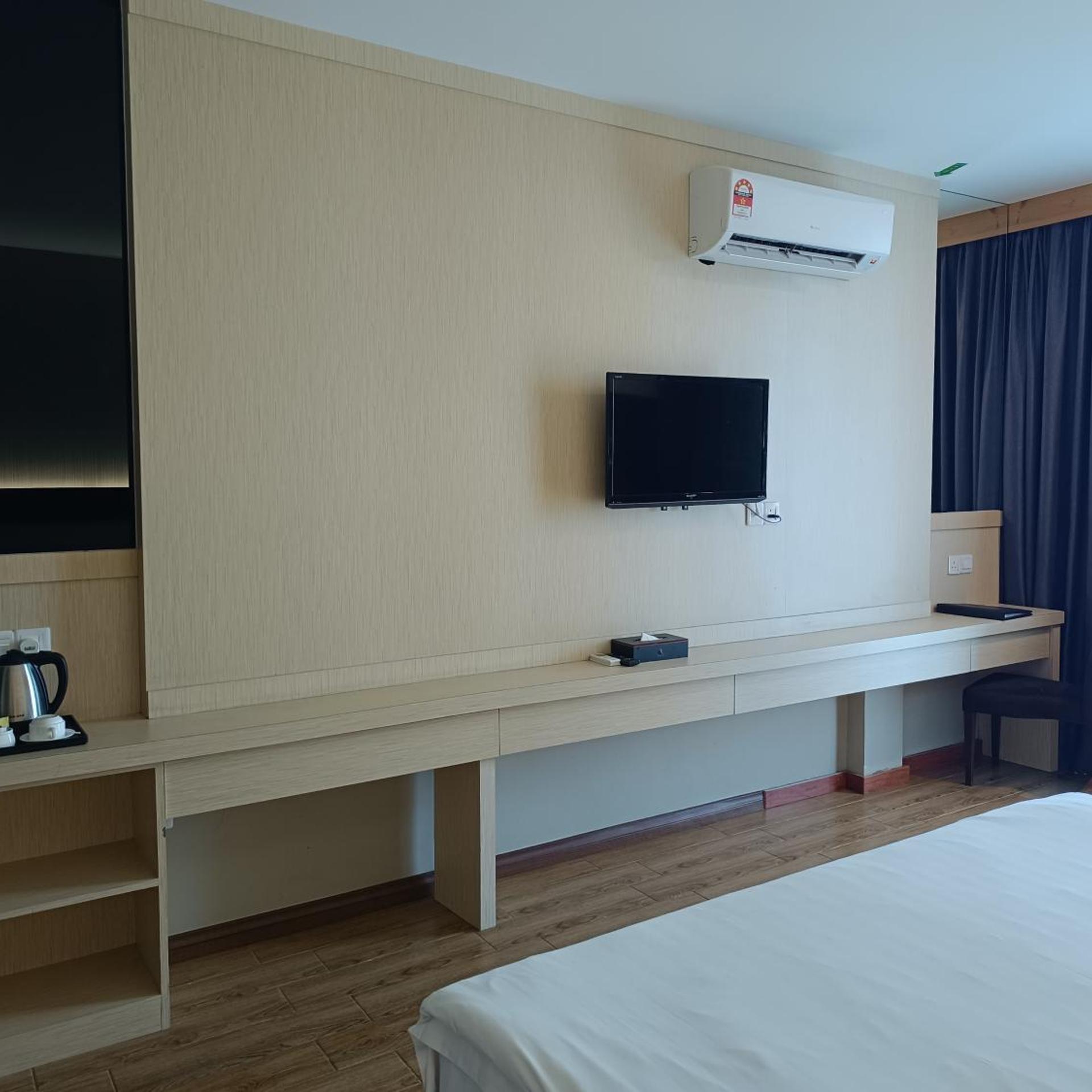 Lintas Platinum Hotel 18/59