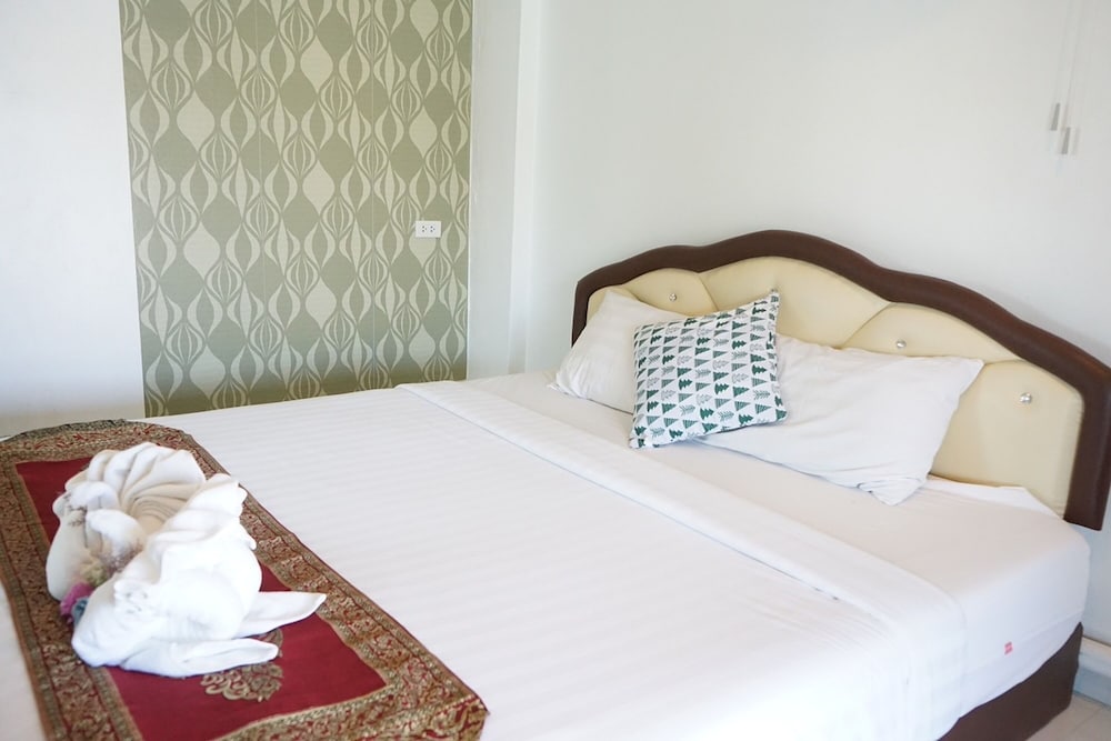 Chaiyai Riverfront Hotel 13/50