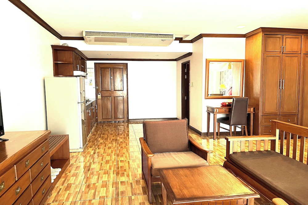 Aiyaree Place Hotel 47/75