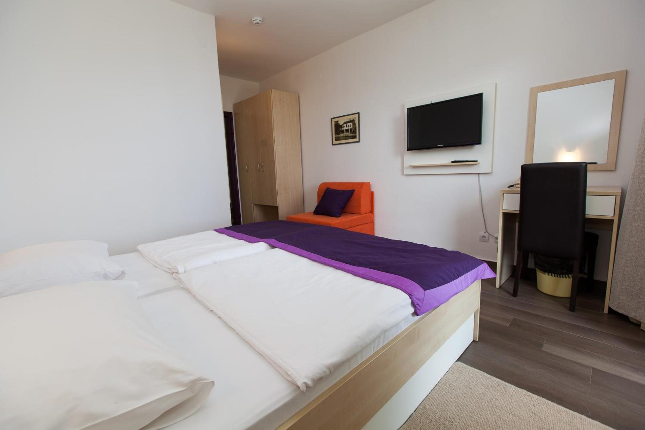 Superior, Twin Beds, with Extra Bed, Side Sea View