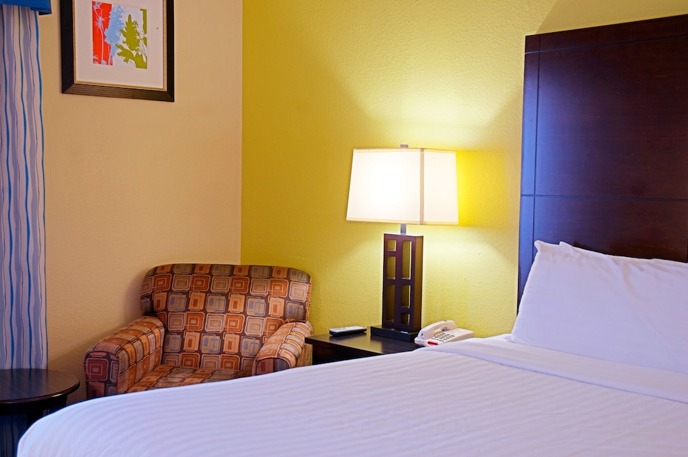 Super 8 by Wyndham Irving/DFW Apt/North 13/25