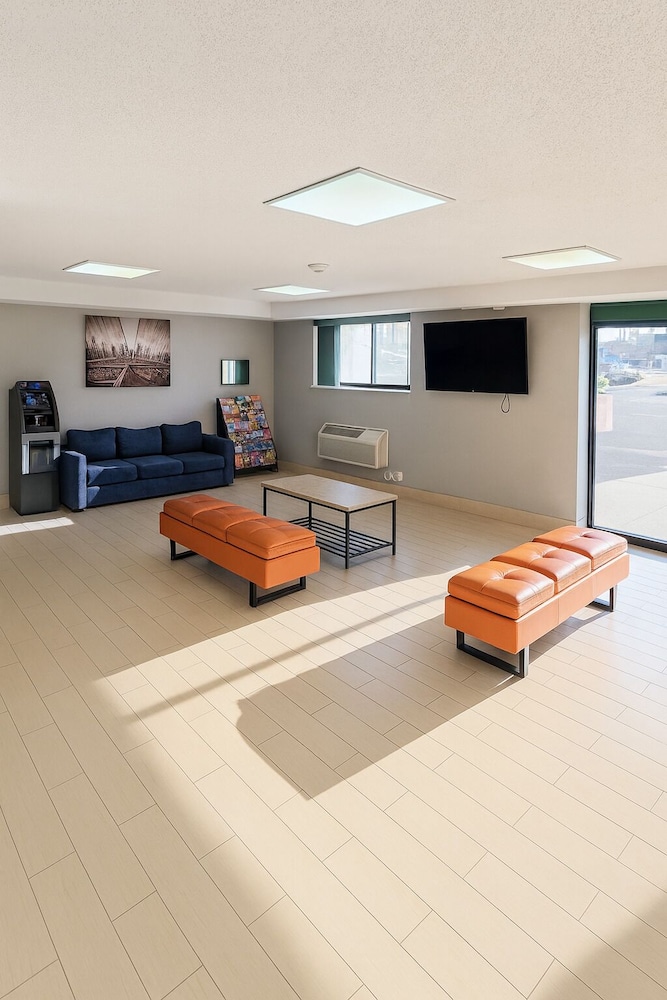 The Floral Park Motor Lodge 43/56