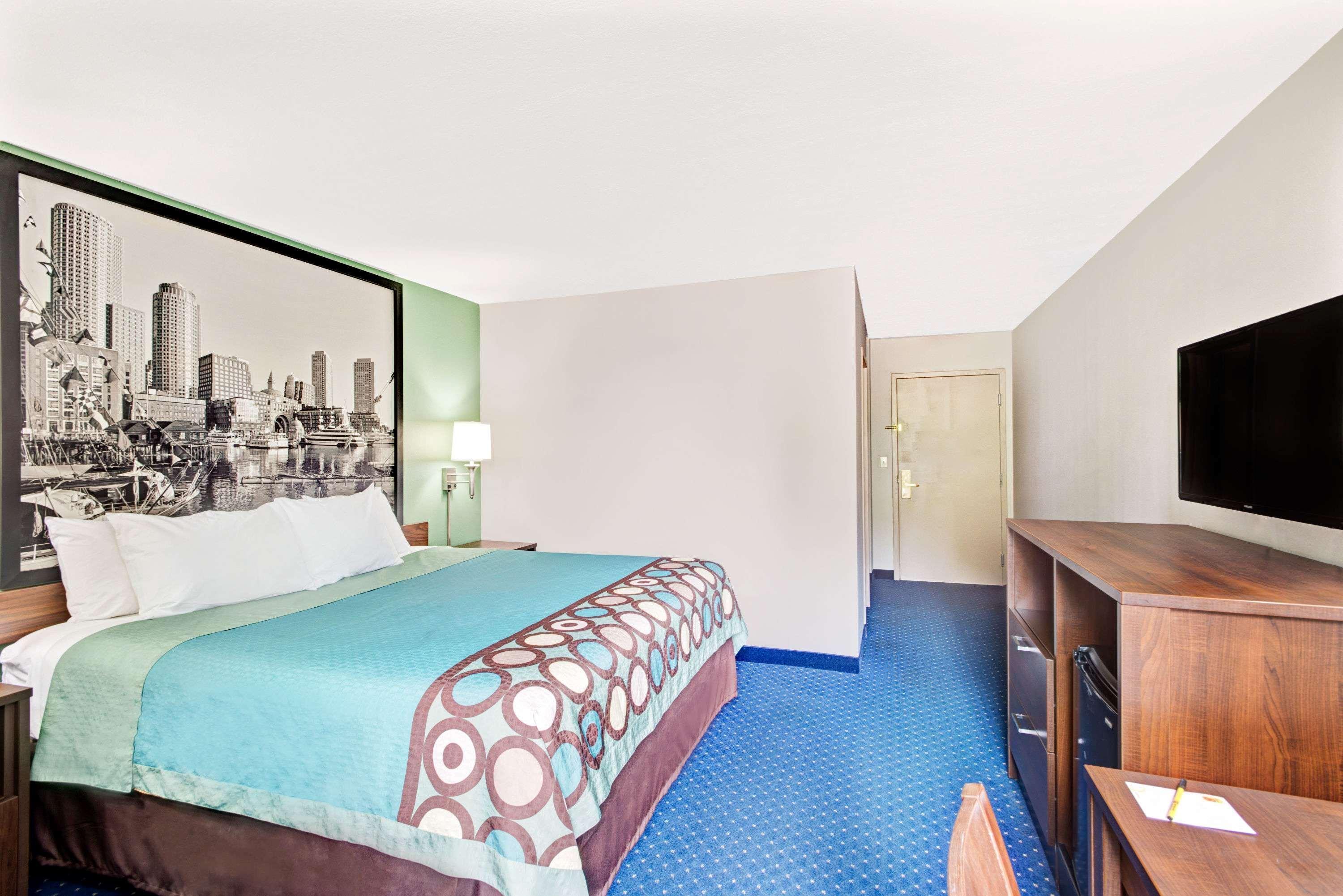 Super 8 By Wyndham Brockton 16/26