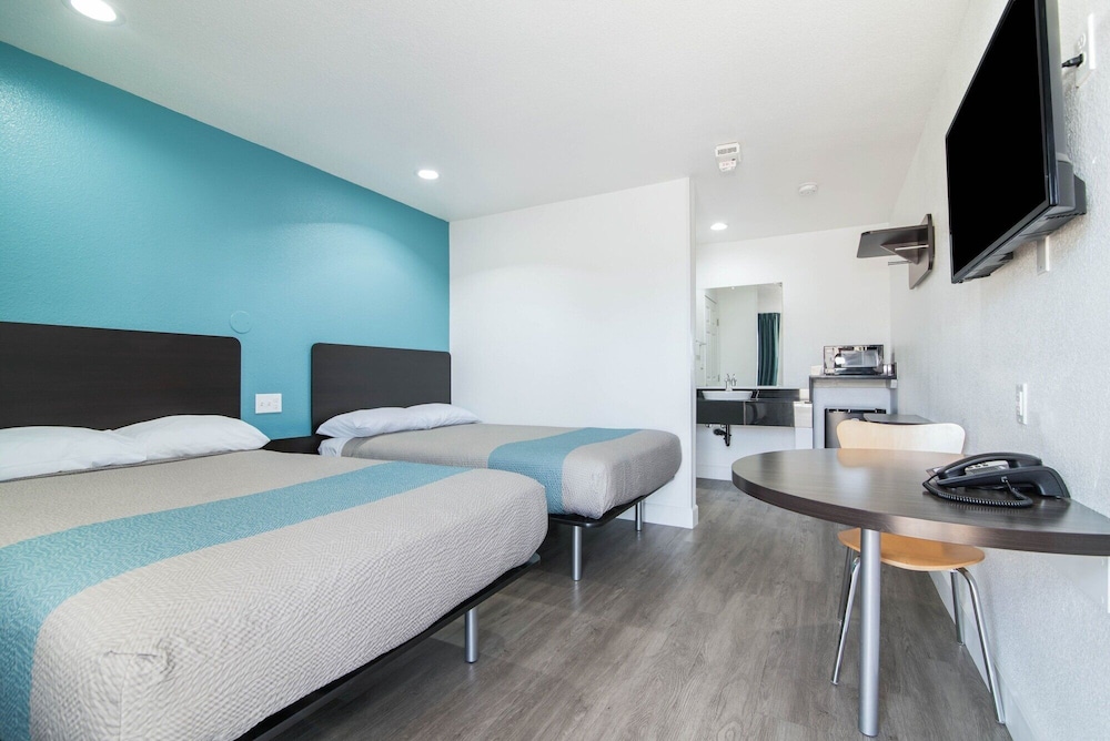 Motel6 Moreno Valley, CA - Perris 16/39