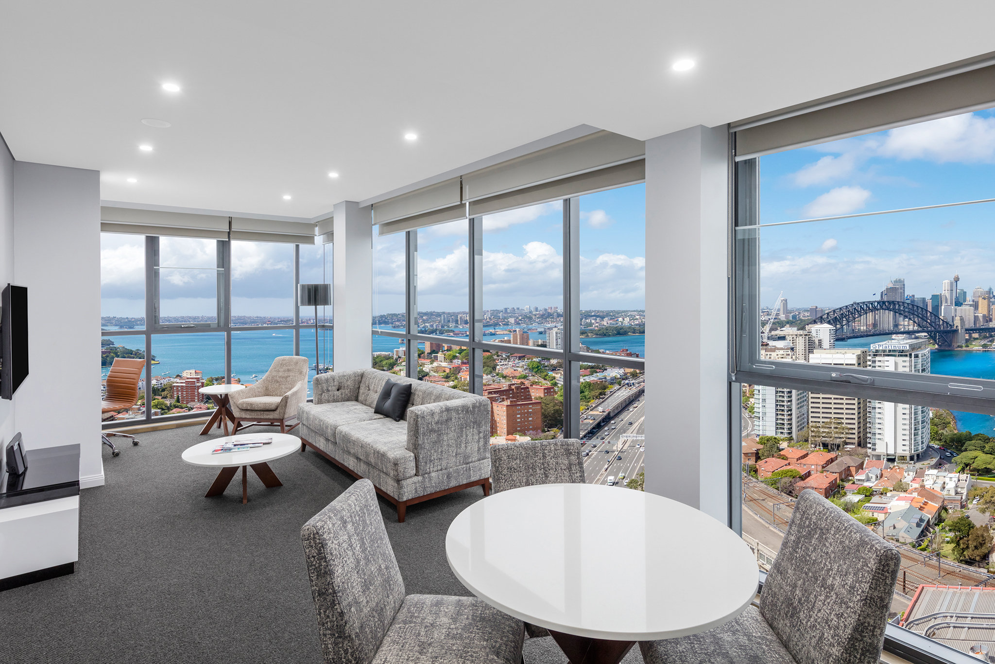 Meriton North Sydney 15/18
