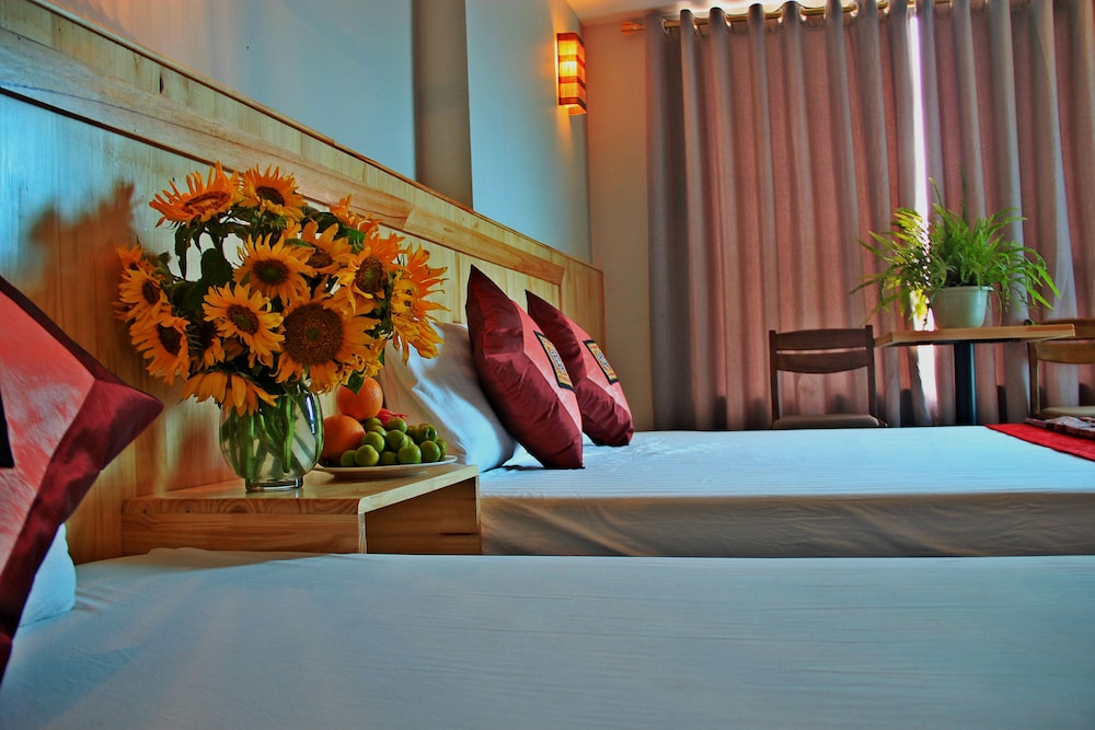غرفة ديلوكس ثلاثية بسرير كوين وسرير فردي بشرفة، Sapa Aroma Hotel 2/3