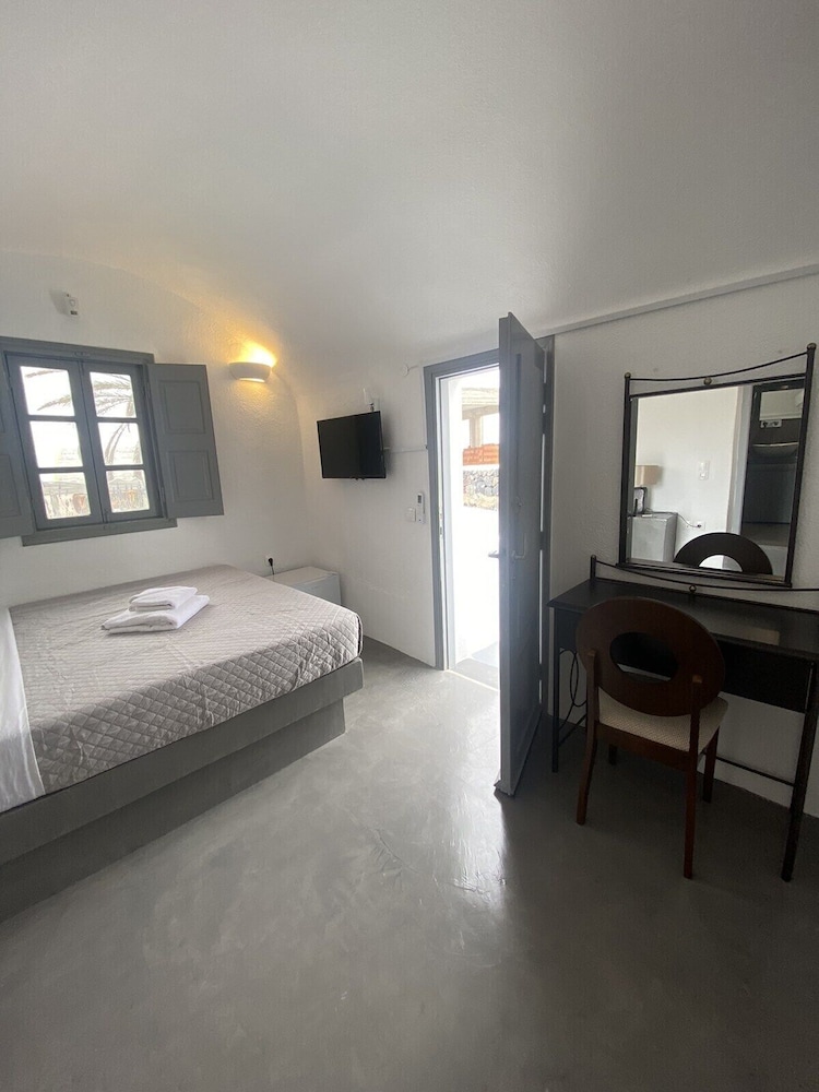 Aqua Serenity Santorini Luxury Suites 37/50