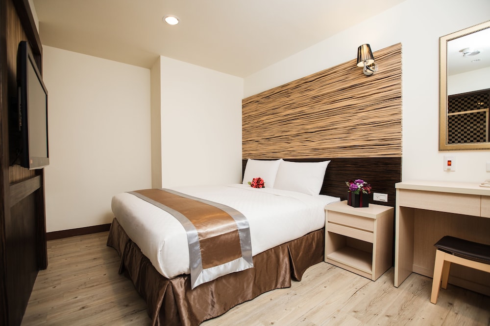 BUSINESS, QUEEN BED