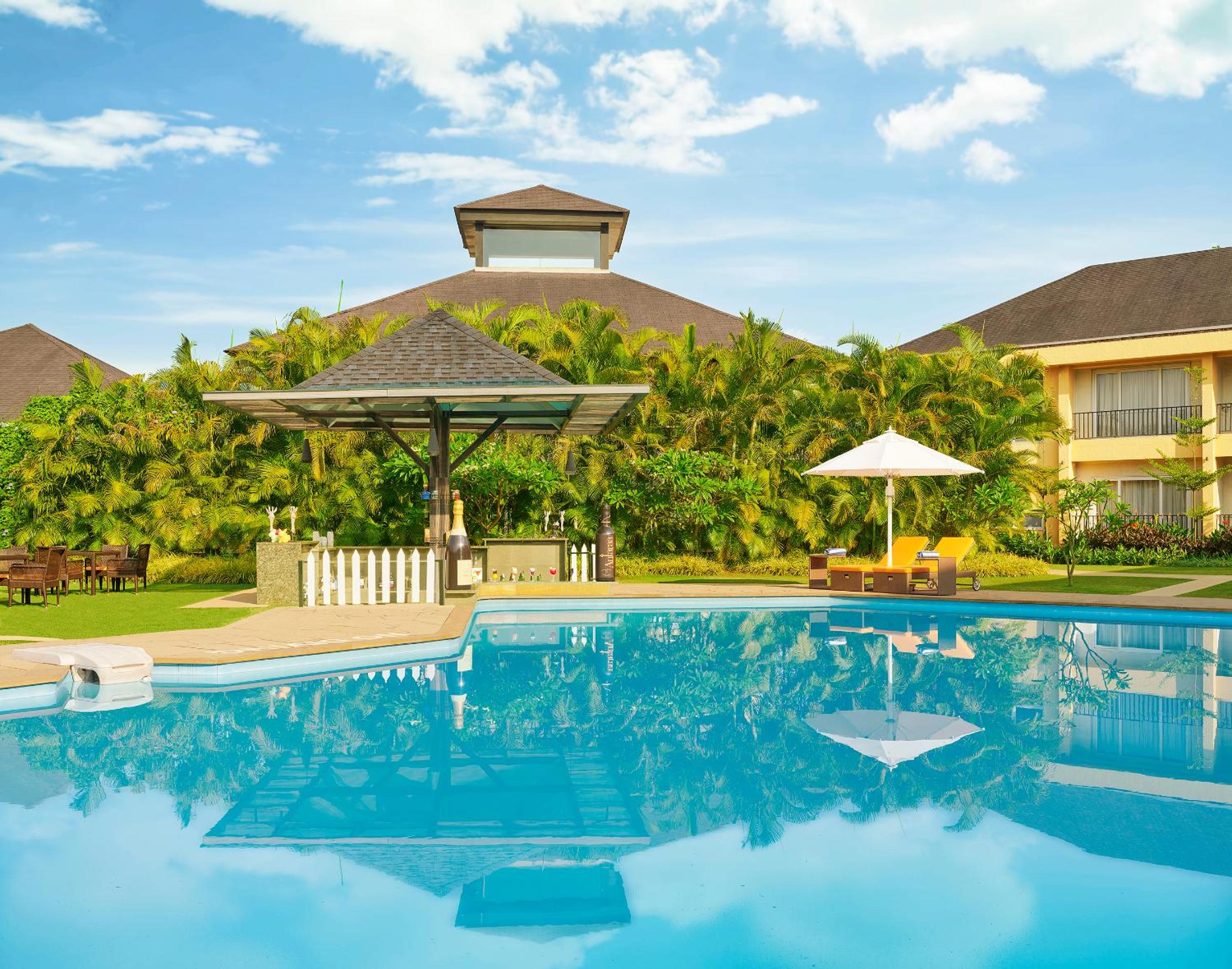 Tropical Retreat 47/51