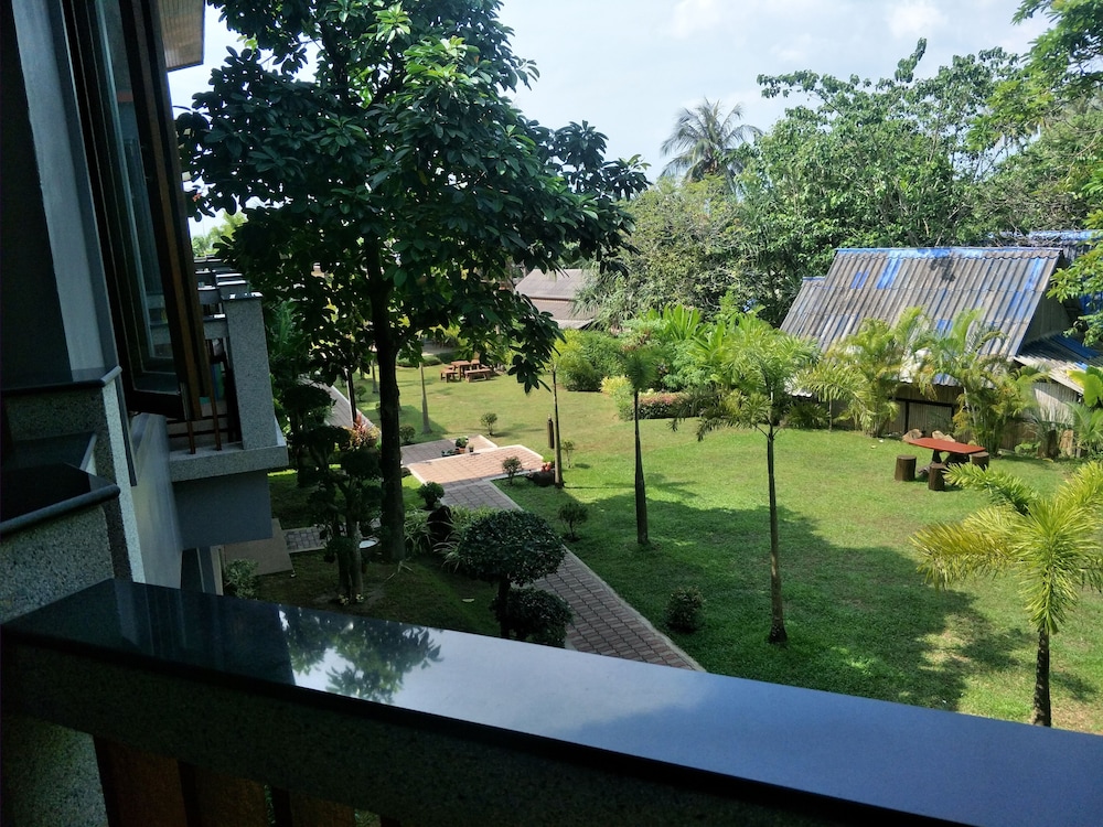 Lanta Intanin Resort 57/64
