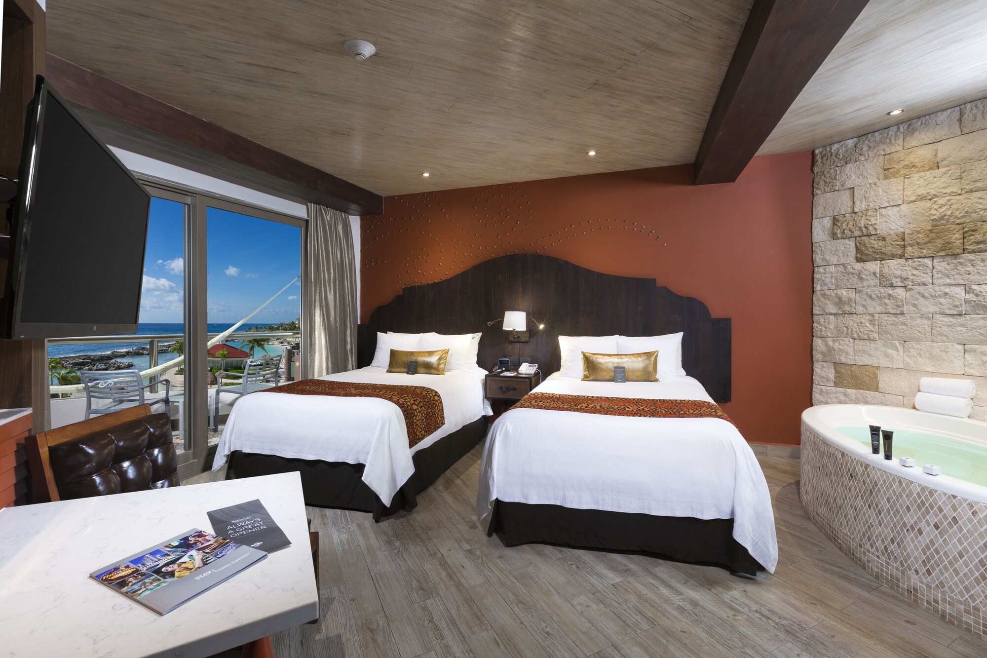 ROYAL, ROCK, DOUBLE BED, PARTIAL OCEAN VIEW