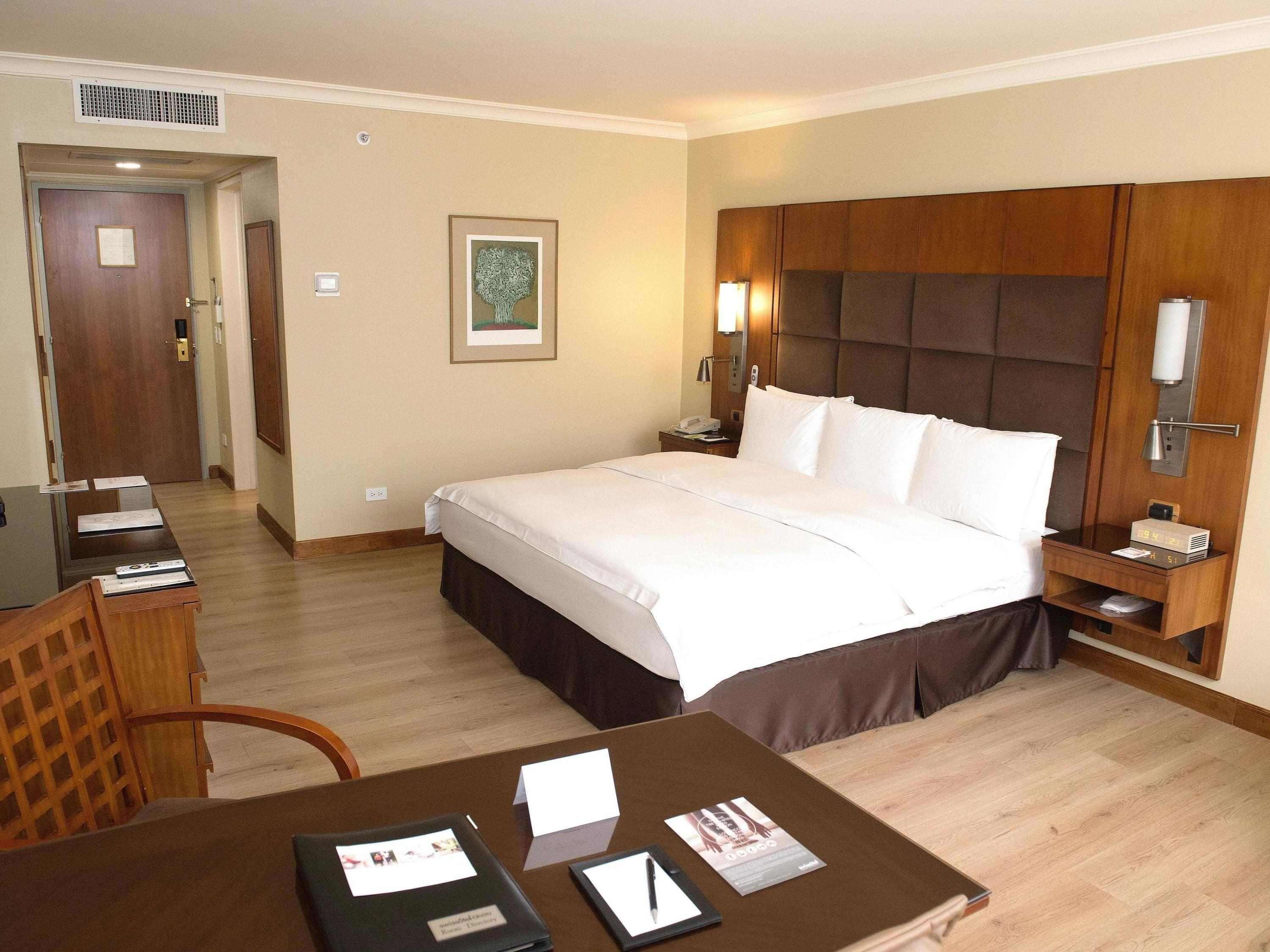 SWISS ADVANTAGE, KING BED