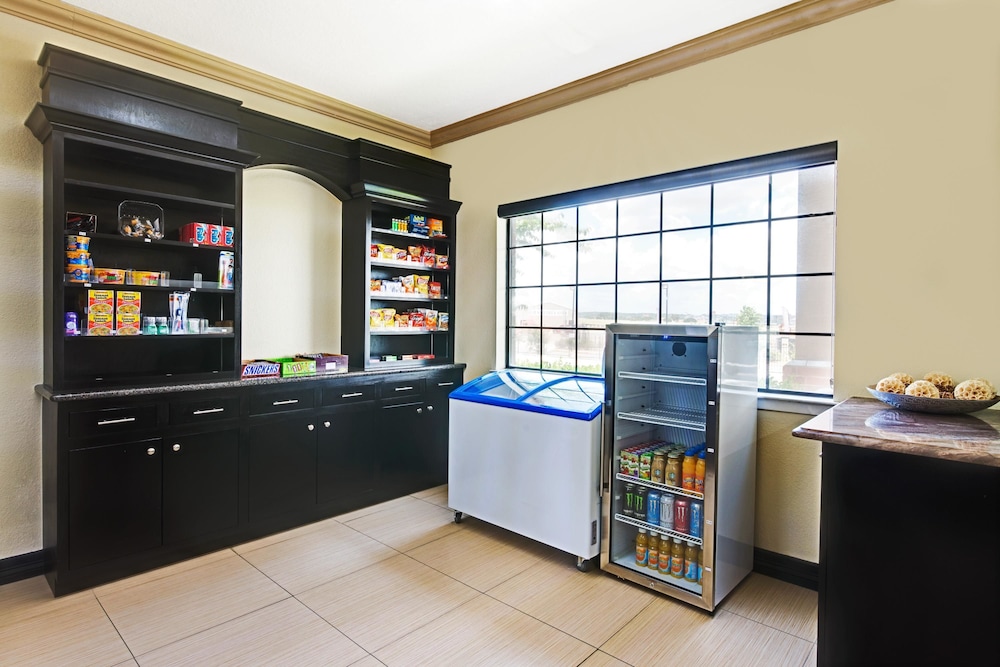 Surestay Plus Hotel By Best Western San Antonio North 281 N 22/28