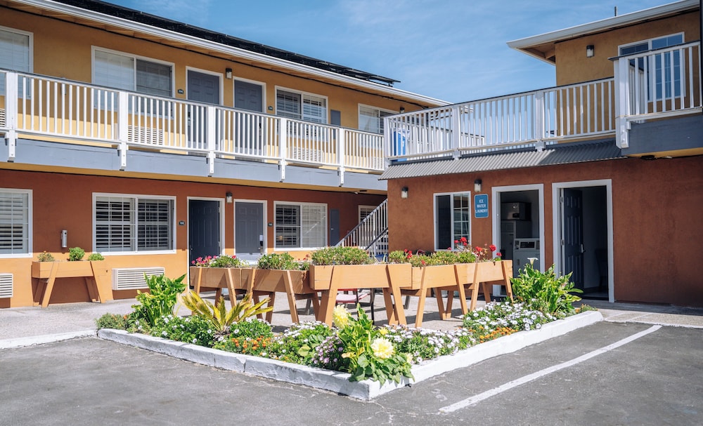 Sand Castle Inn 12/59