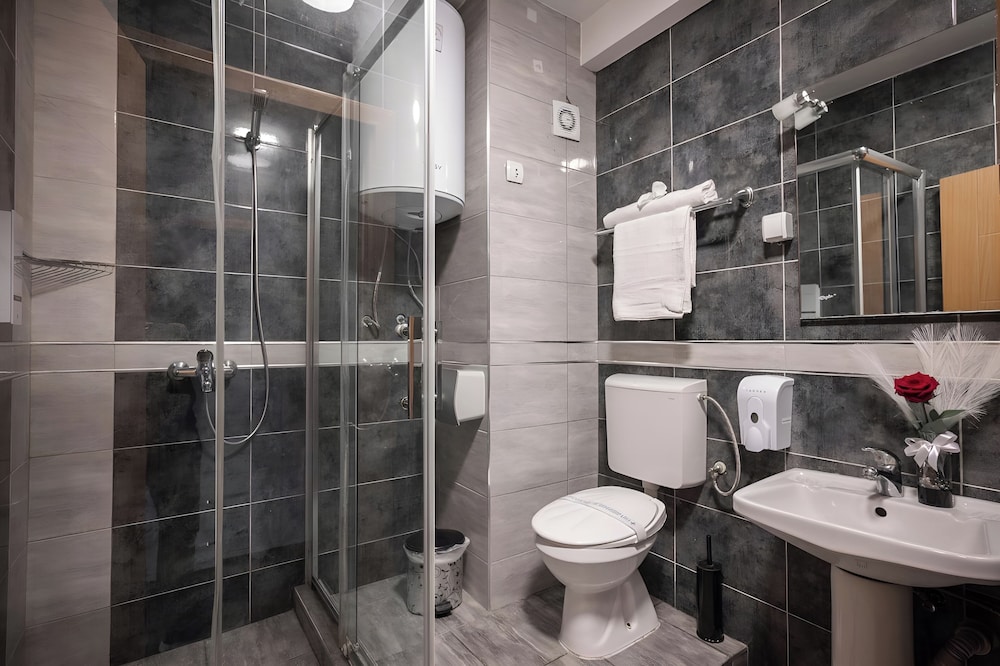 1 BEDROOM, DELUXE, APARTMENT