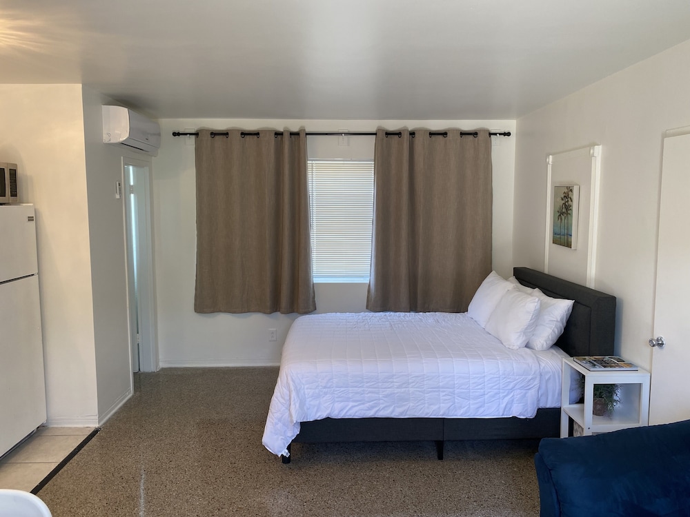 Tiana Beach Inn 16/48