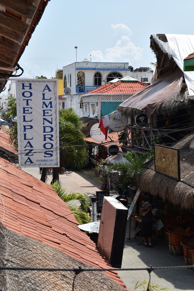 Hotel Plaza Almendros, Isla Mujeres 28/39