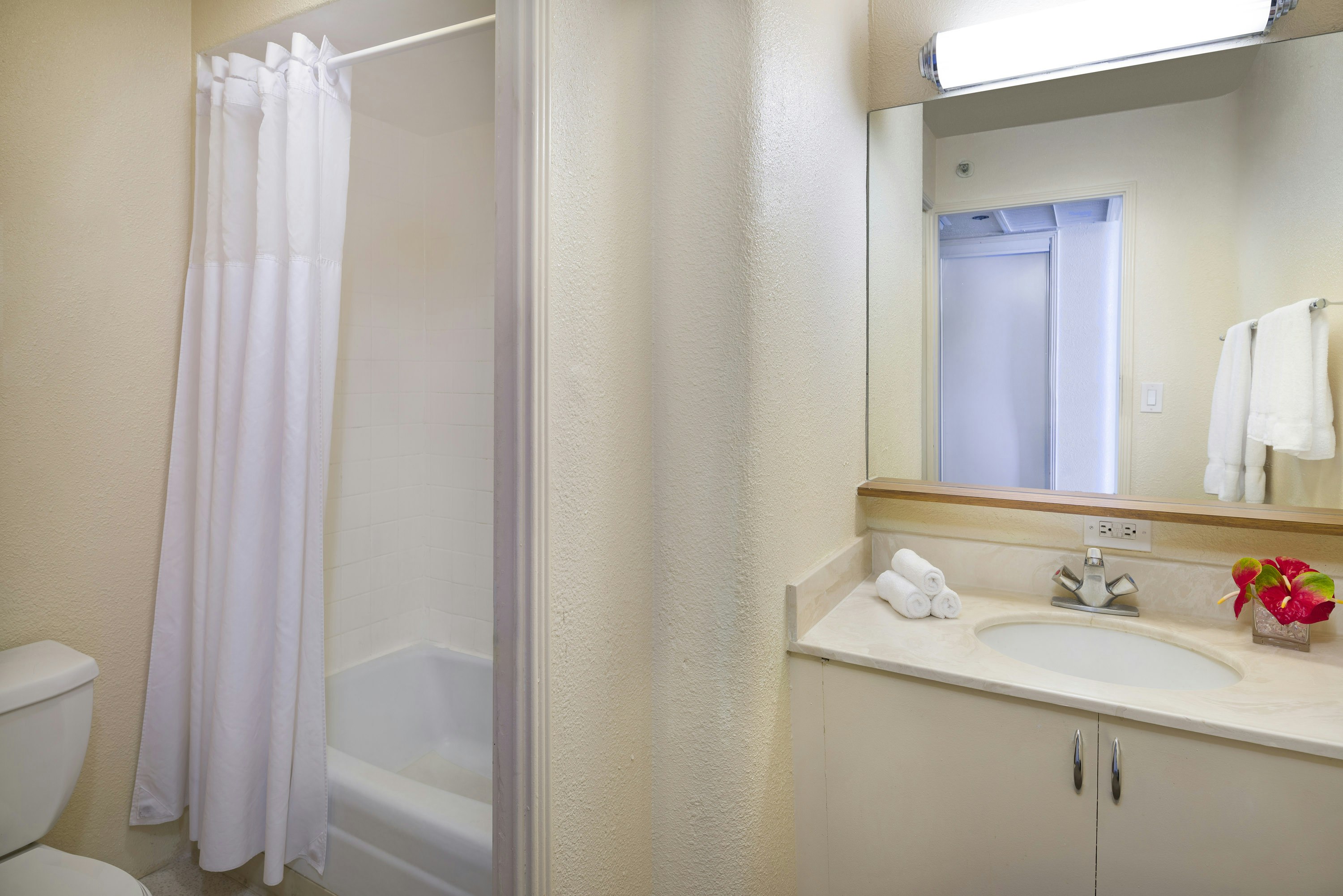 Ohia Waikiki Studio Suites 99/99