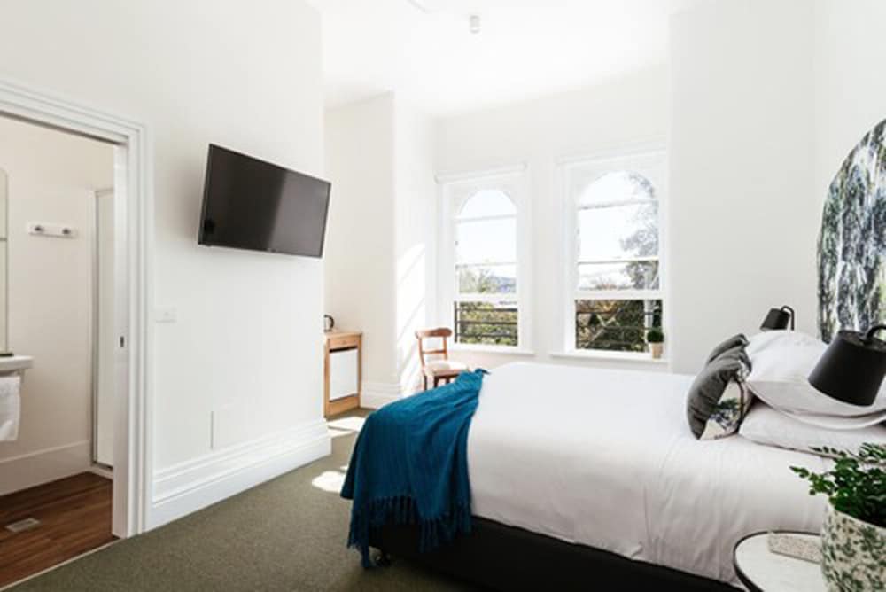 PREMIUM, KING BED, PARK VIEW
