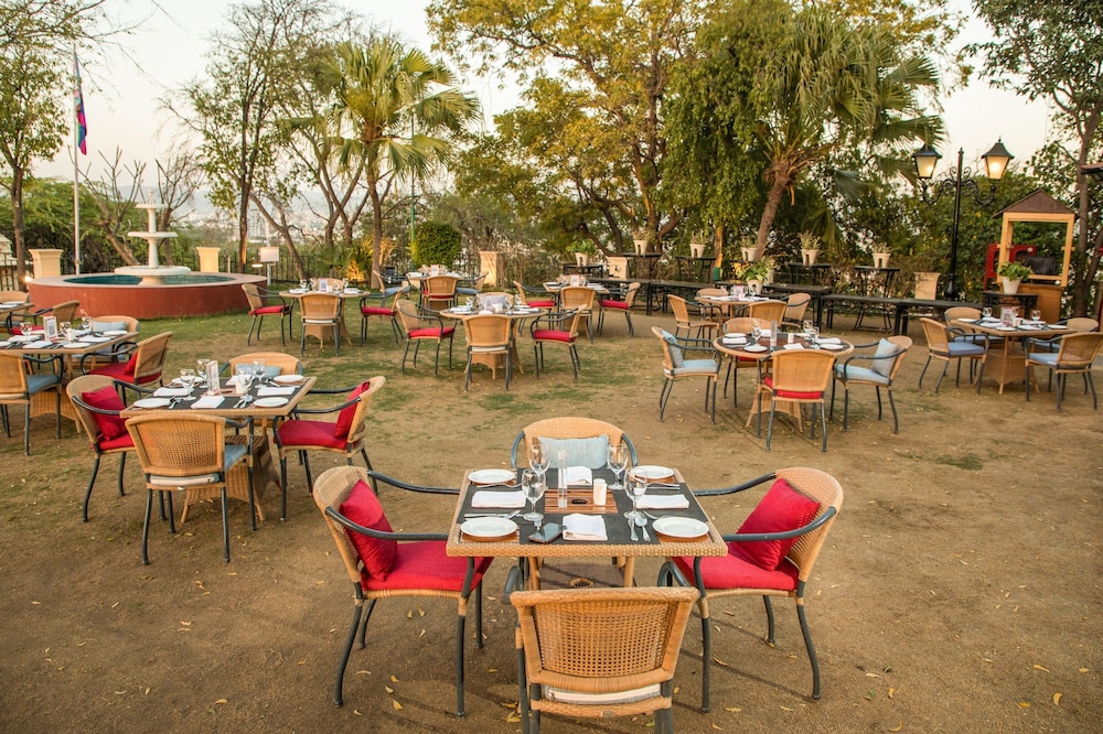 Lalit Laxmi Vilas Palace 35/50