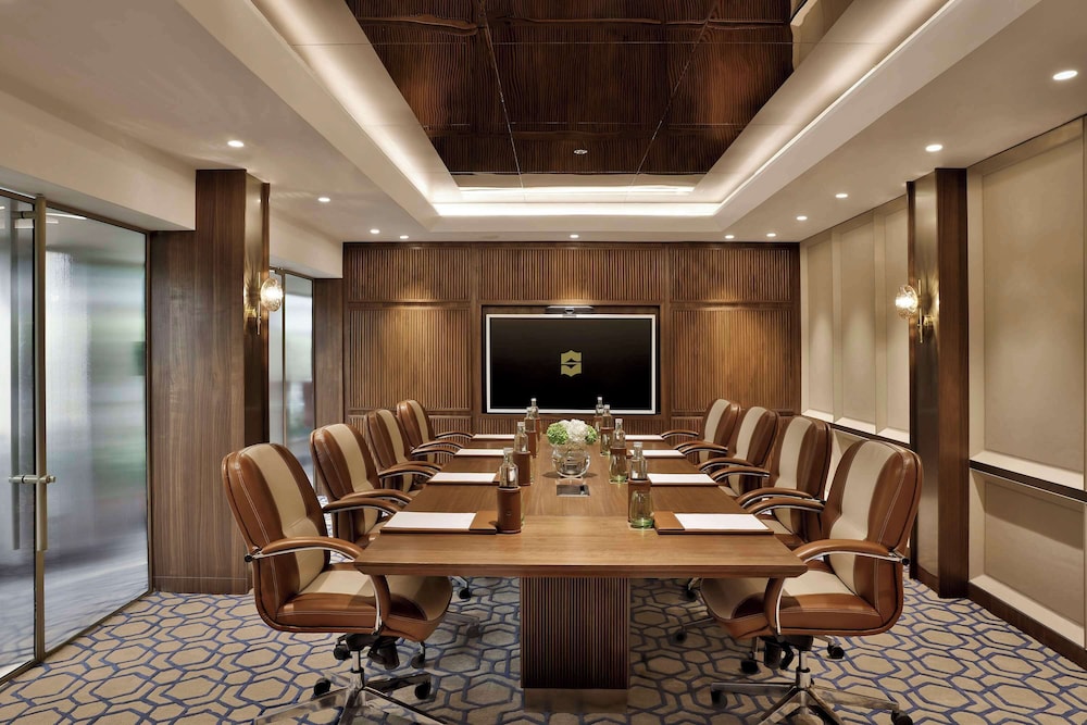 Shangri La Eros New Delhi Hotel 59/72