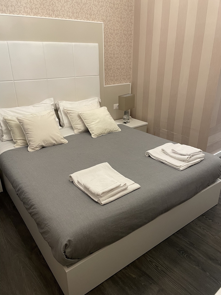San Pietro Suites 9/25