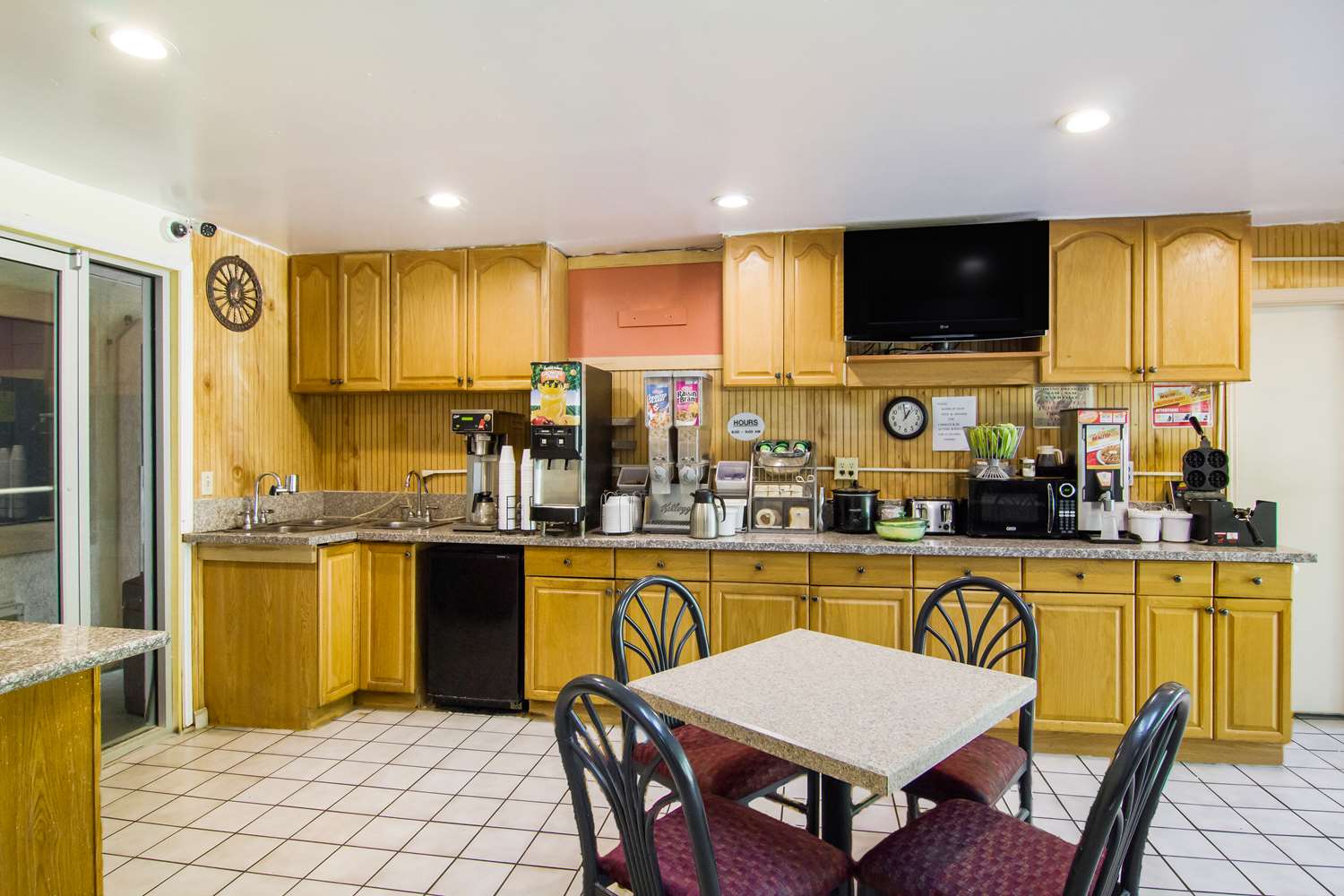 Americas Best Value Inn Darien 28/38