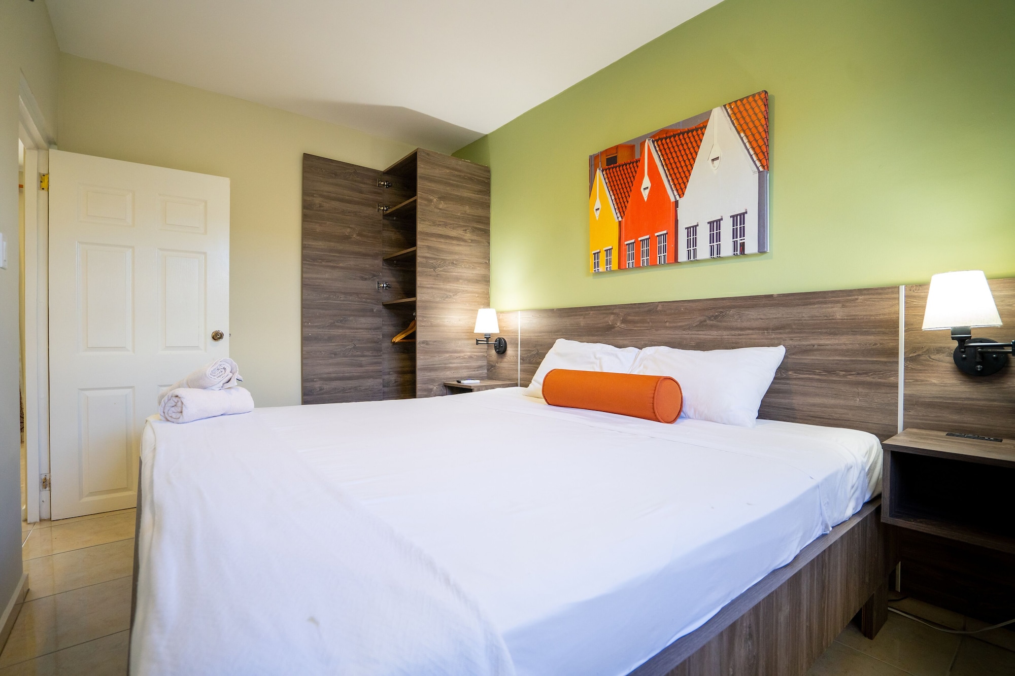 1 Bedroom, Standard, King Bed, Pool View, Delynne Boutique Hotel 2/5