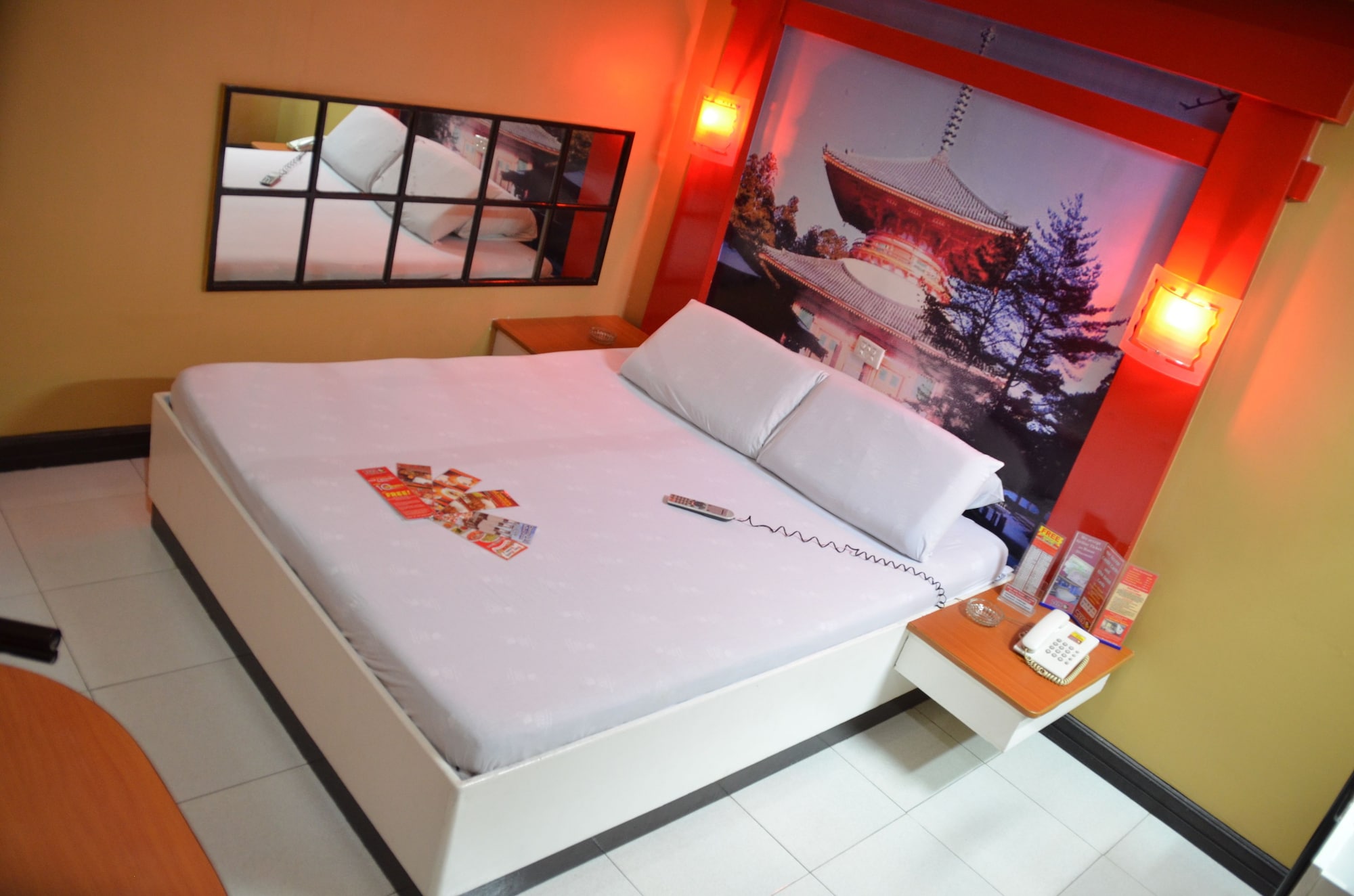 EXECUTIVE, QUEEN BED