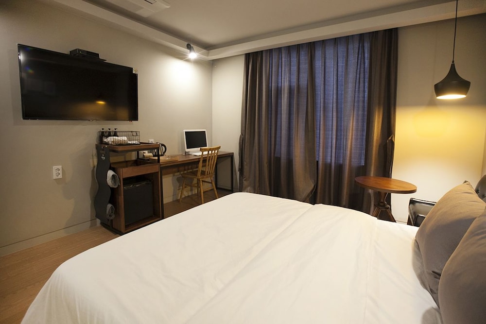 Brown Dot Hotel 17/39