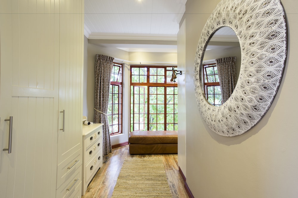 The Browns' Luxury Guest Suites 12/38