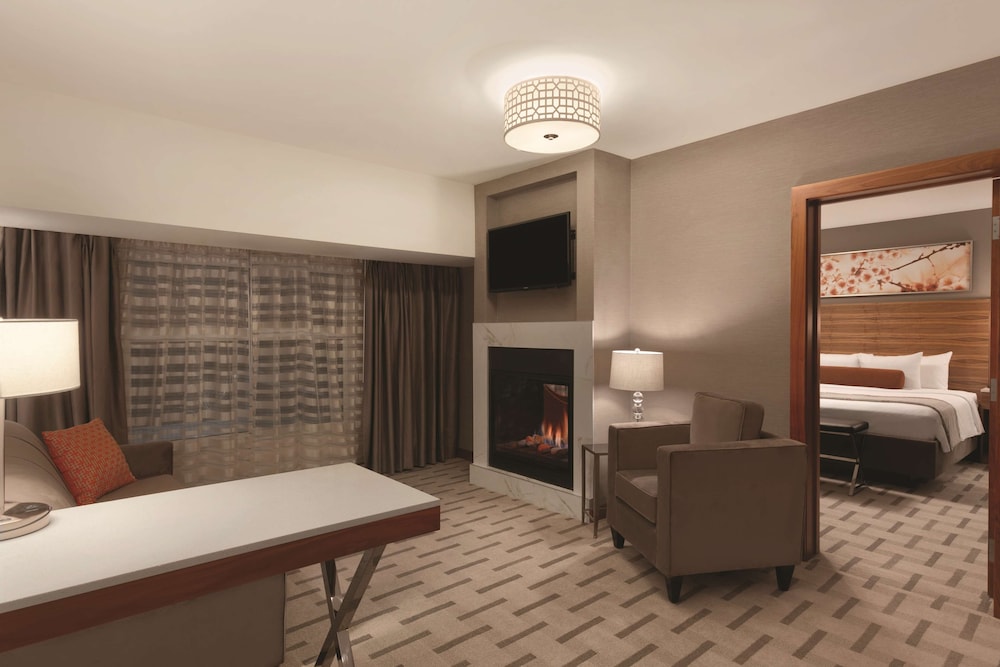 Radisson Hotel & Conference Centre Calgary Airport 54/78