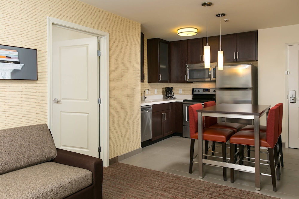Residence Inn Kansas City At the Legends 7/27