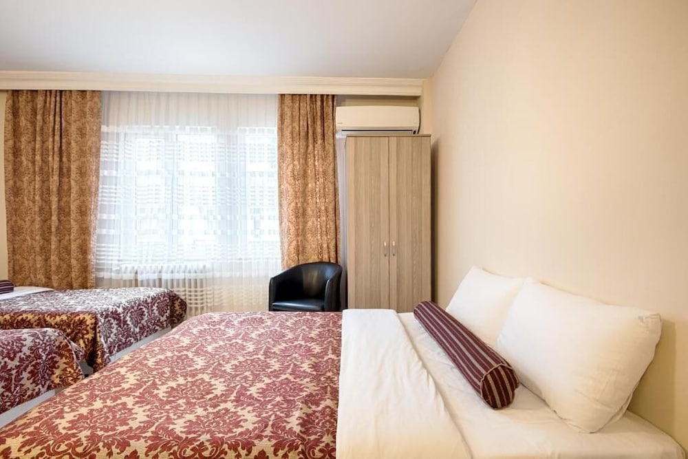 Dinar Hotel 13/43