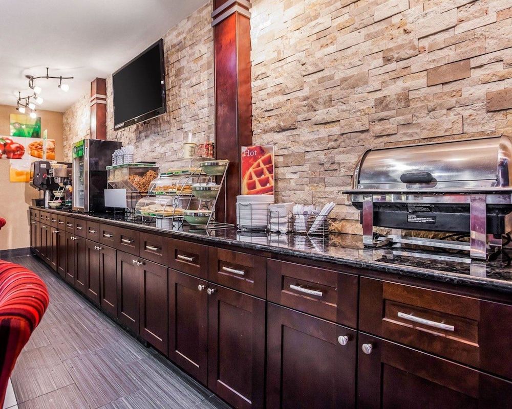 Quality Inn & Suites Des Moines Airport 36/50