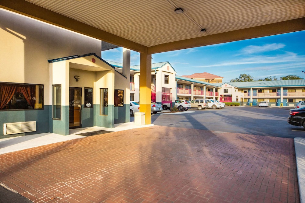 Econo Lodge Laurel, MS 25/31