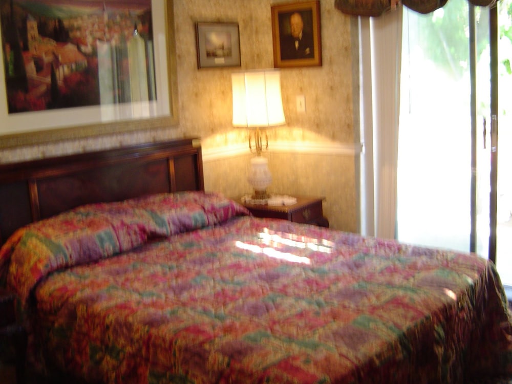 Pimblett's Downtown Toronto B&B 27/47