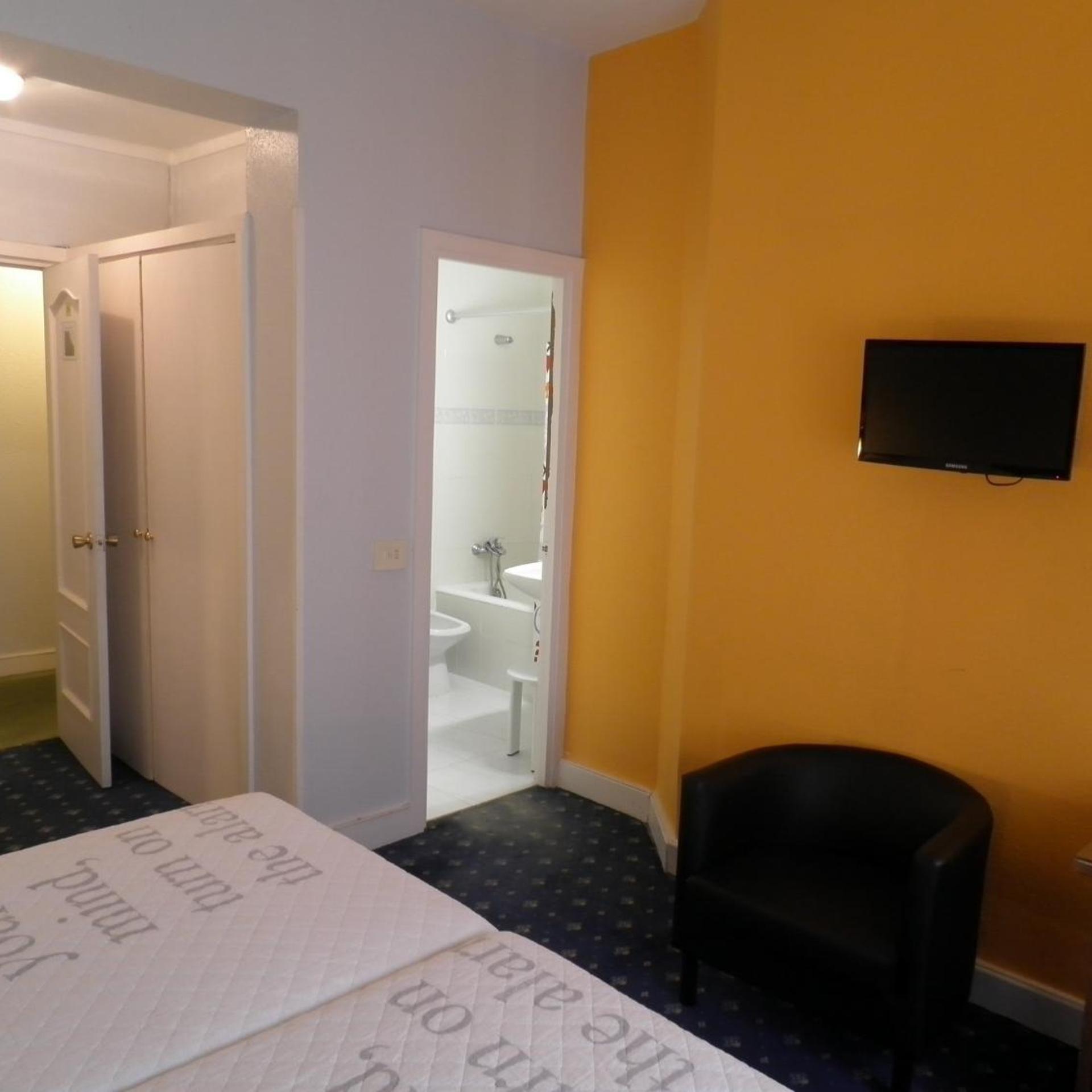 Room, Twin Beds