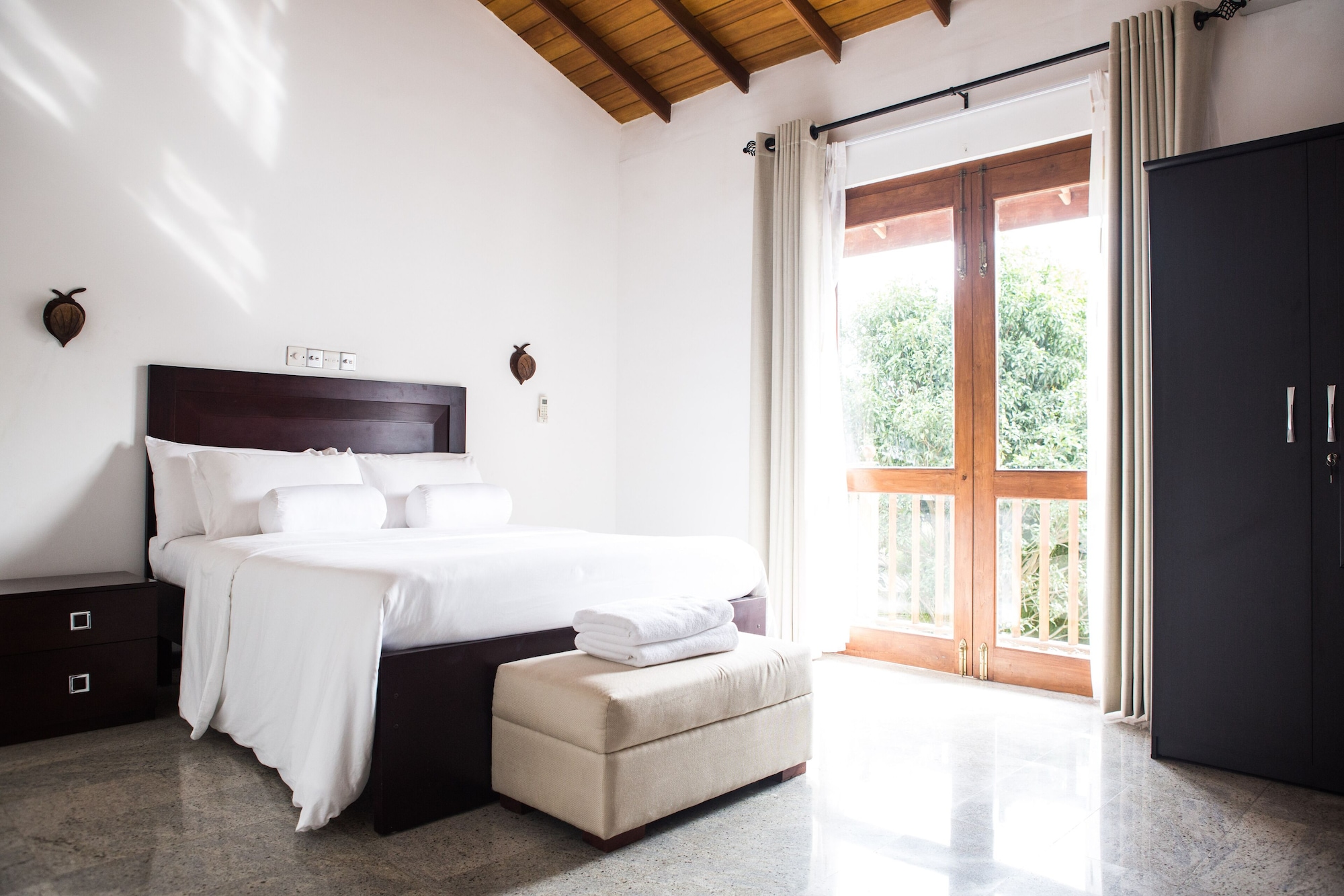 DELUXE, DOUBLE BED