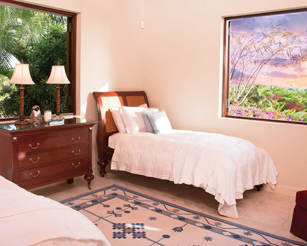 4 Bedrooms, Hill, Sunset Villa