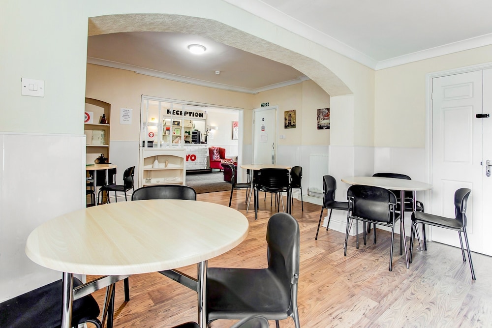 OYO The Longlands Hotel 36/39