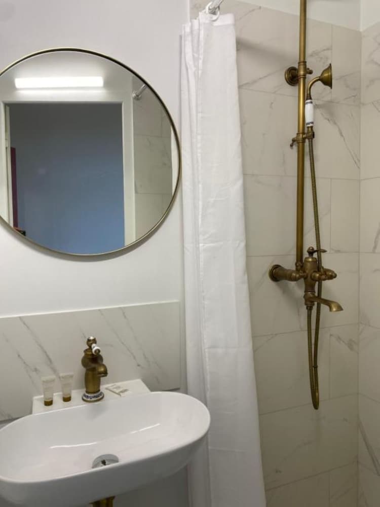 Hotel France Et De Guise 53/60