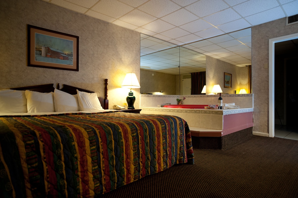 Suite, King Bed, Jetted Tub, Exterior Entrance