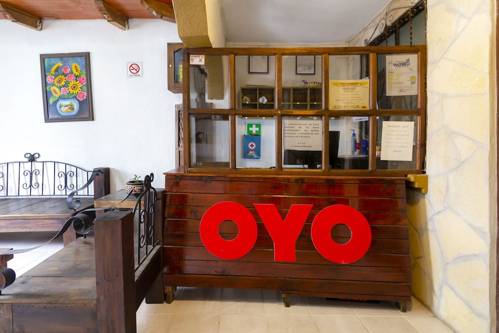 OYO Hotel Las Nubes,Mercado de Dulces y Artesanias Ambar 8/26