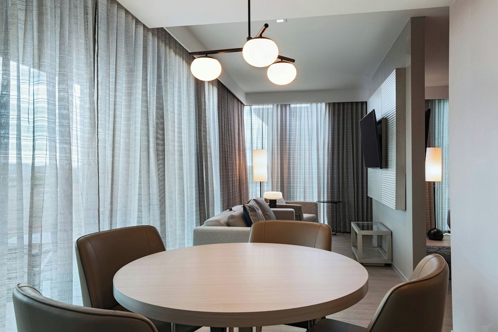 AC Hotel Phoenix North Norterra 38/50