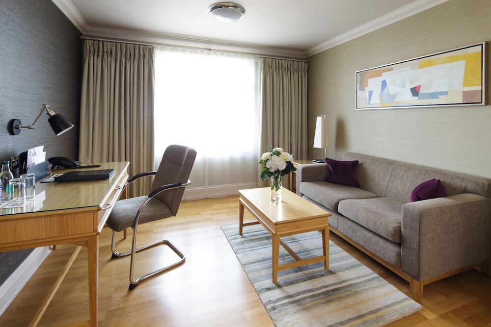 Pomme D'or Hotel 16/30