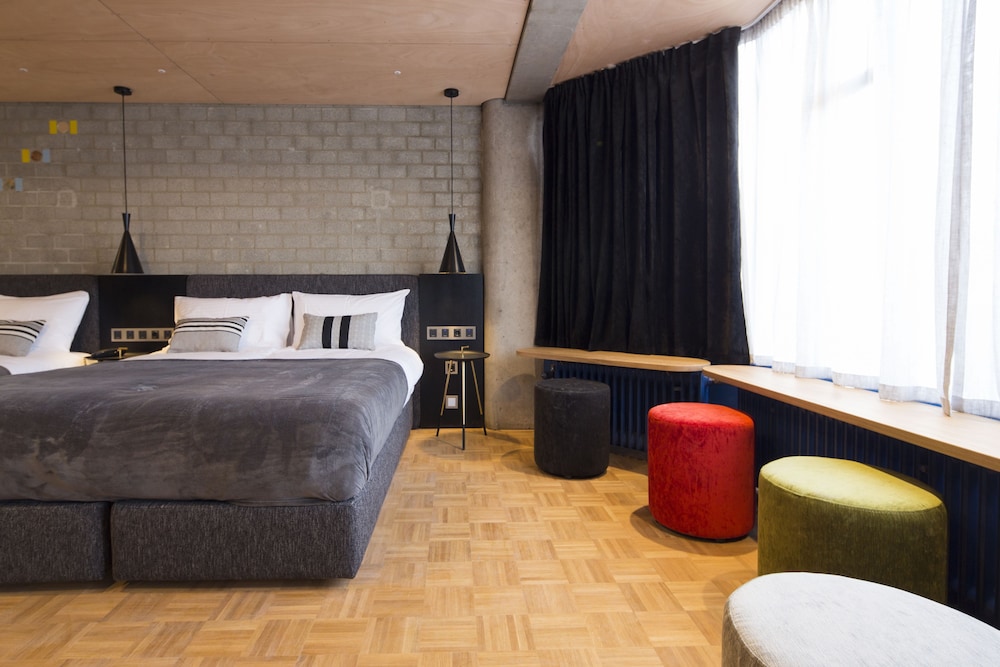 Quentin Zoo Hotel 20/35